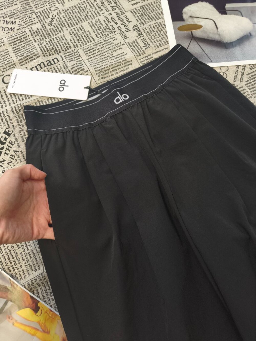 NWT Black ALO Yoga High Waist Suit Up Trouser (Regular 30-inch inseam)💖 - Picture 3 of 7